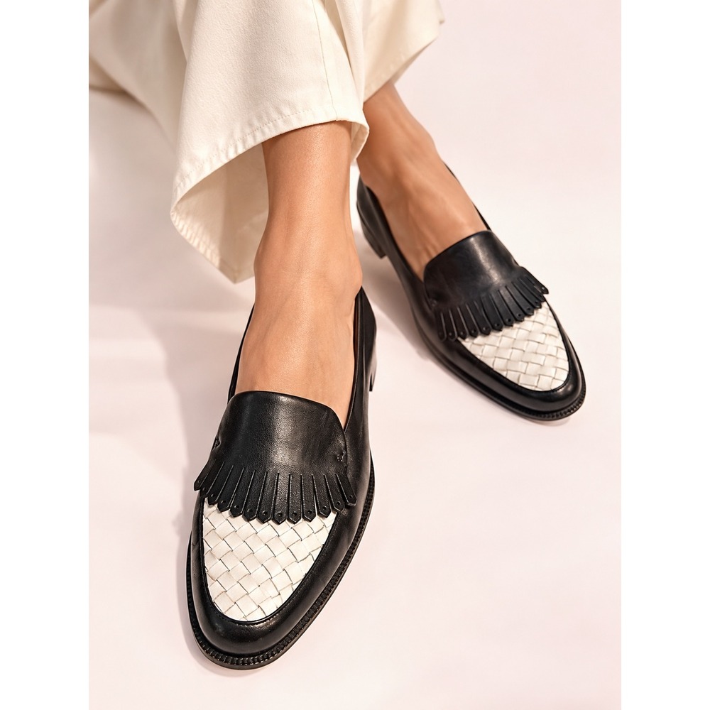 Bottega Veneta Black Leather Loafers Women's 10B Made in Italy Quiet Luxury